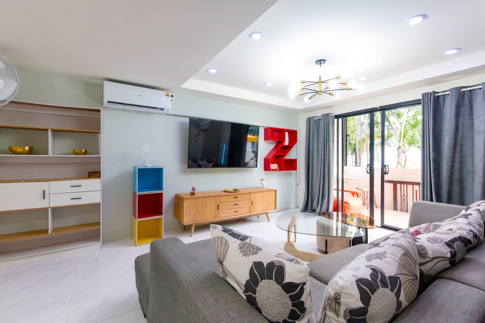 Lounge with smart TV at Haven House