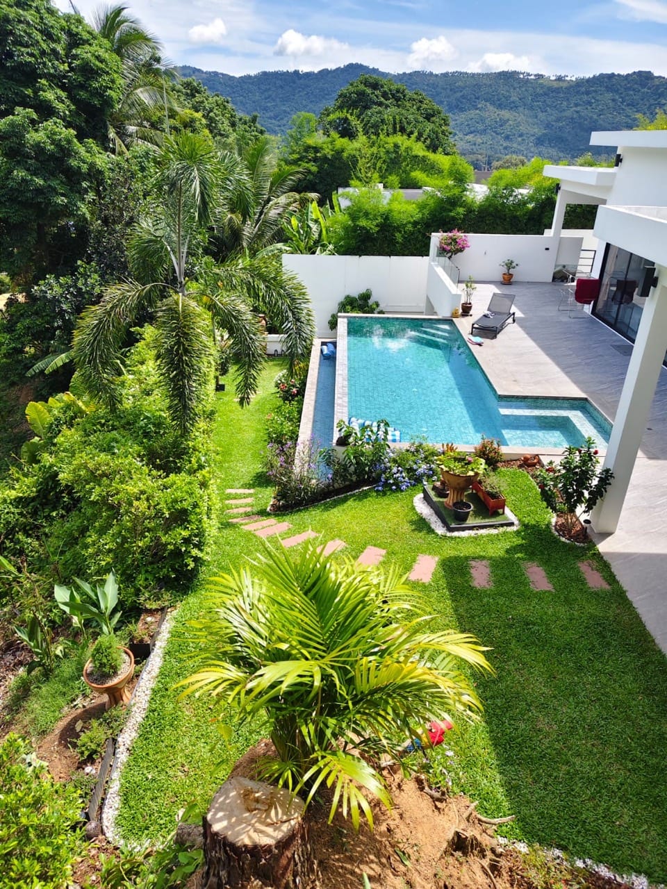 Managed Koh Samui villa garden and pool