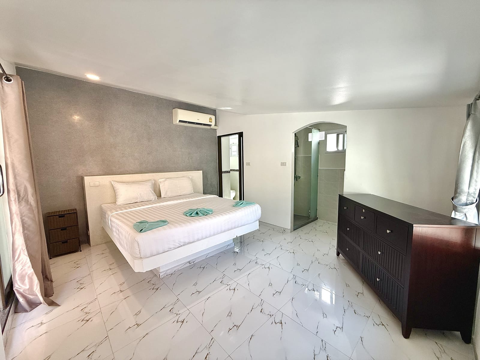 Second king bedroom at Villa Bua