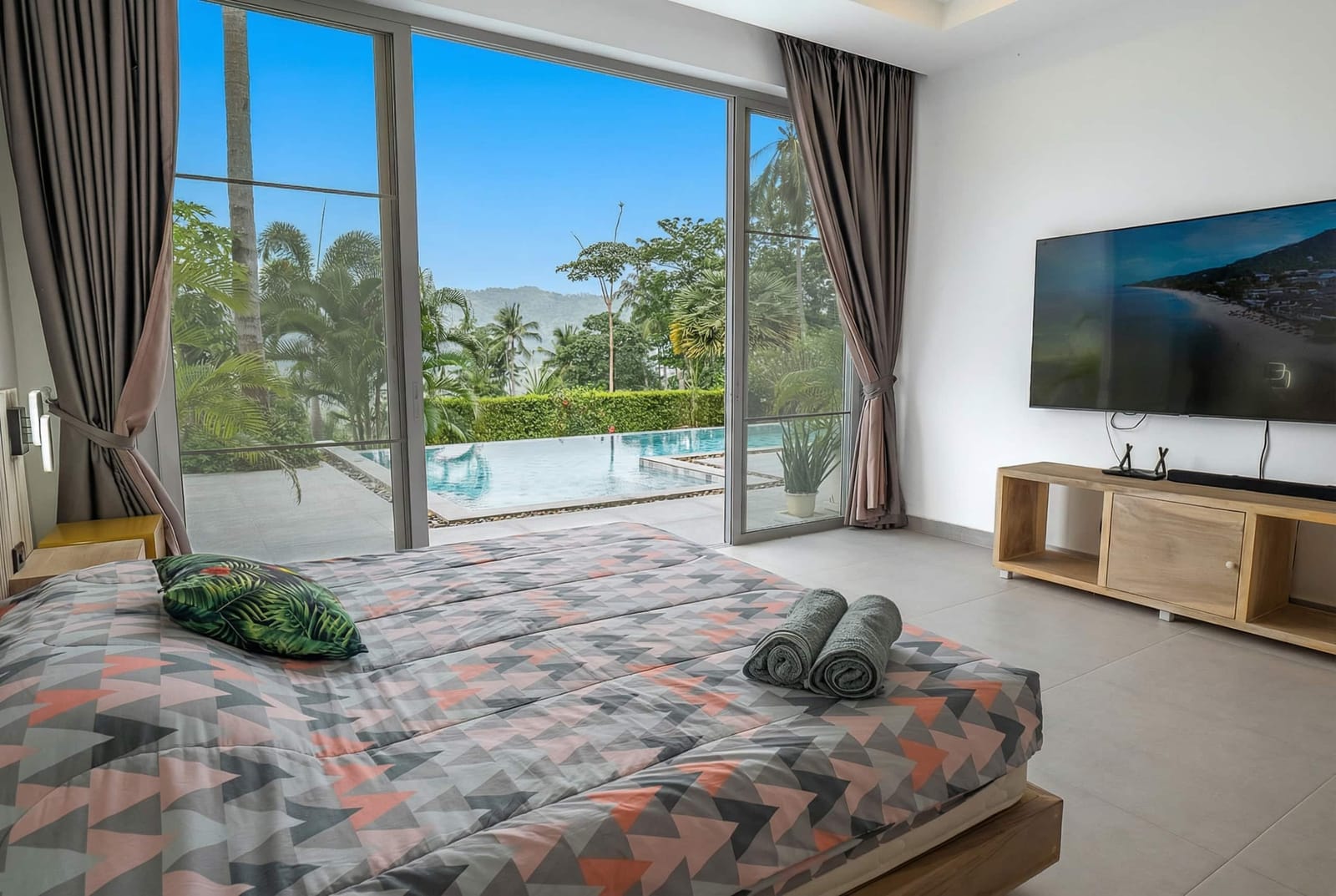 Bedroom with jungle view at Villa Passiflore