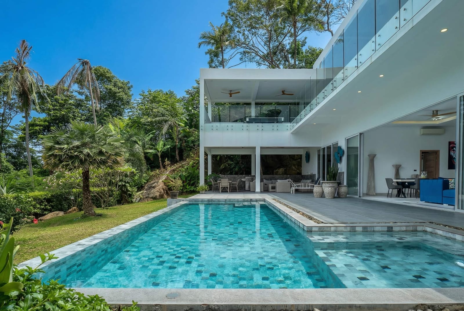 Villa Passiflore pool with jungle and mountain views