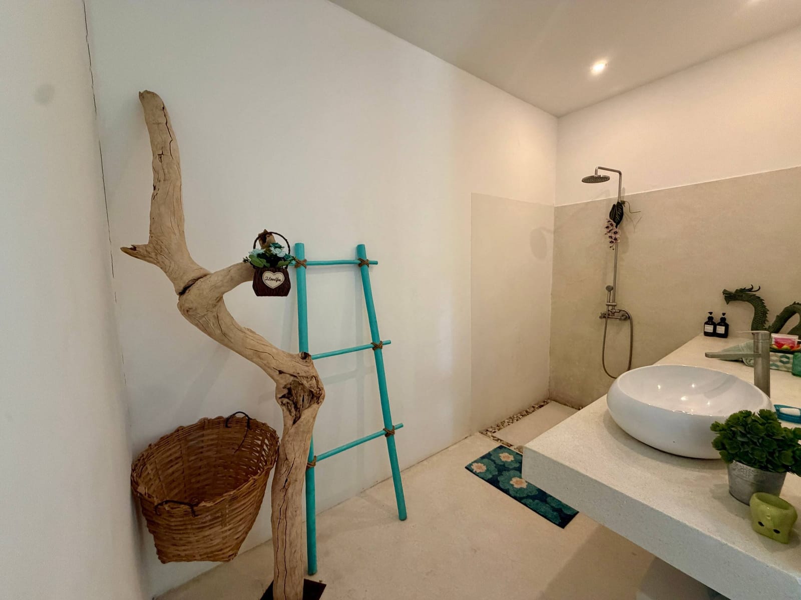 Bathroom with walk-in shower at Villa Samui Cao