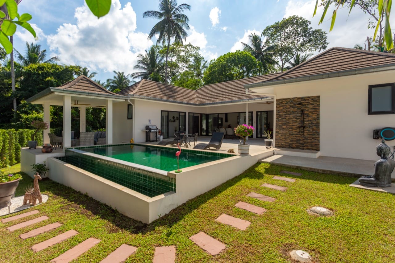 สวนและสระว่ายน้ำของ Villa International