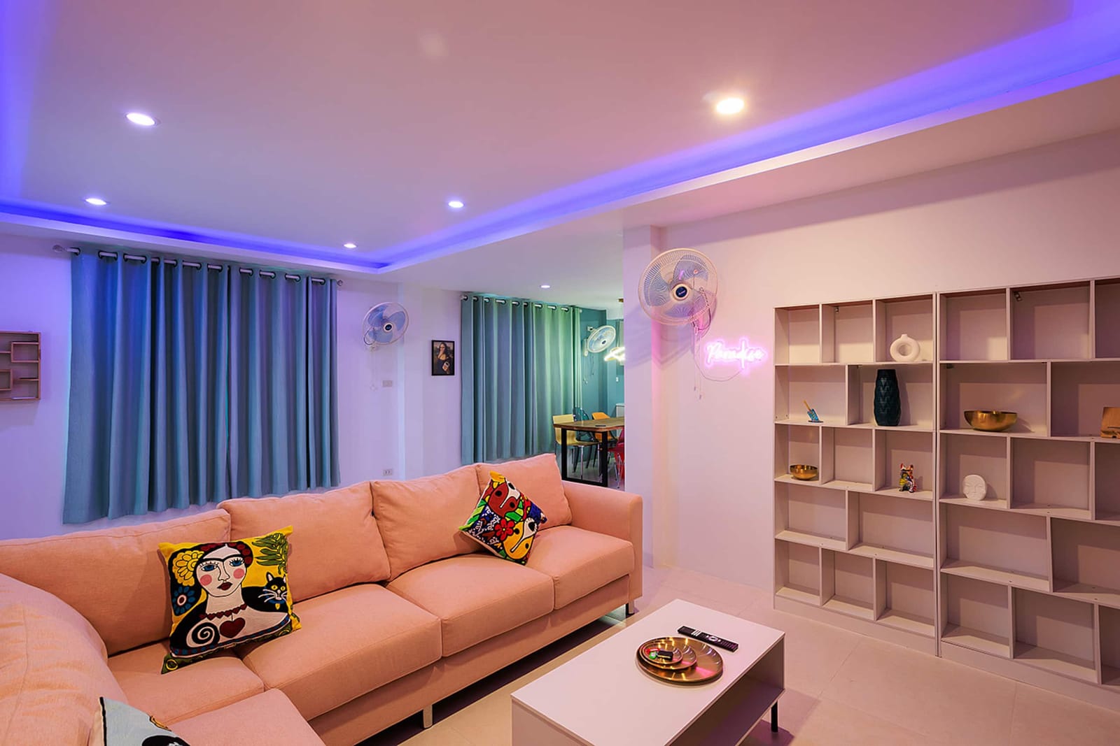 พื้นที่รับประทานอาหารและนั่งเล่นของ Villa Paradise