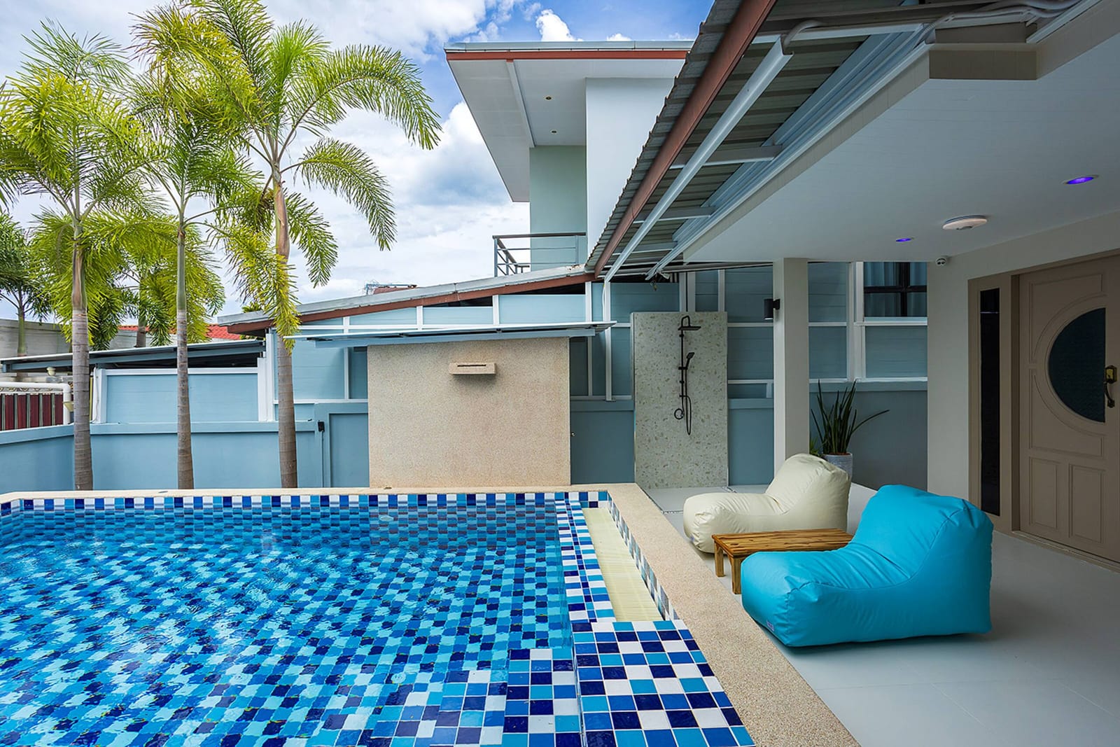 สระว่ายน้ำภายนอกของ Villa Paradise